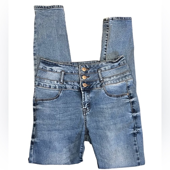 Refuge Medium Wash‎ High Waisted Zip Three Button Fly Distressed Leg size 6 - Picture 1 of 9
